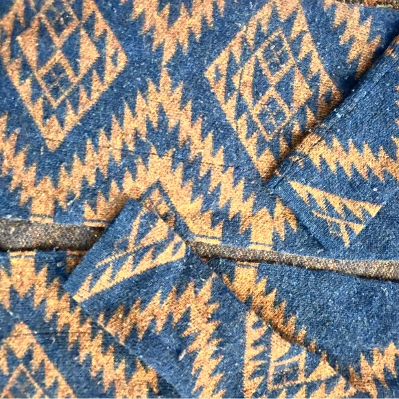 Geometric Patterned Hooded Sweater - Picture 3 of 6